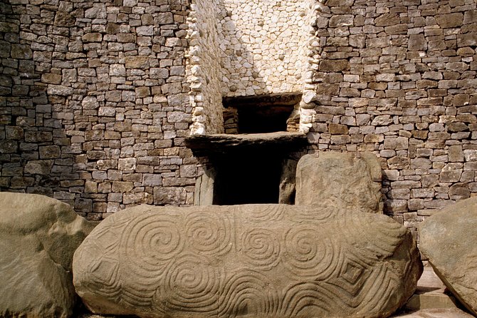 6 hour Half-Day Award Winning Private Tour of the Boyne Valley - Slane Castle requires extra time