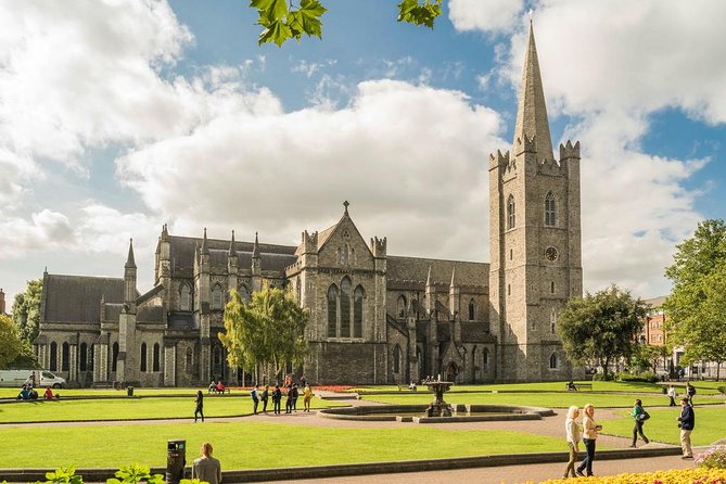 90 Minute Dublin Walking tour and Sightseeing tips - Trinity College and College Green
