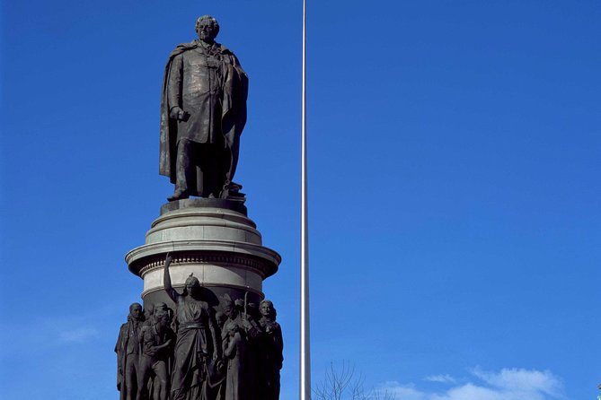 90 Minute Dublin Walking tour and Sightseeing tips - Dublin Castle and the Dubh Linn Gardens