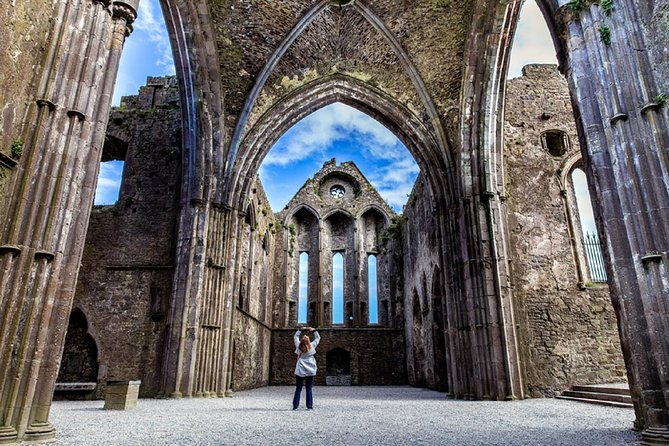 Blarney, Rock of Cashel & Cahir Castles Day Tour From Dublin - Cahir Castle and its river setting