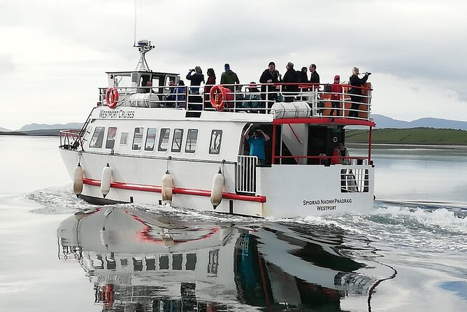 Clew Bay Cruise, Westport ( 90 minutes ) - Inishgort Lighthouse and the bay entrance