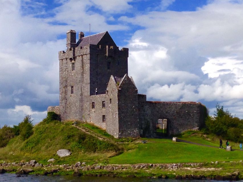 Cliffs of Moher and Galway Tour in Italian or Spanish - Galway in 90 minutes