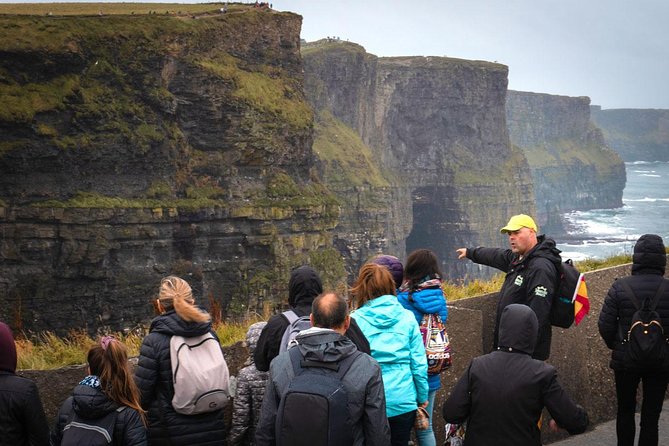 Cliffs Of Moher Tour In Spanish - Crossing the Burren toward the Atlantic