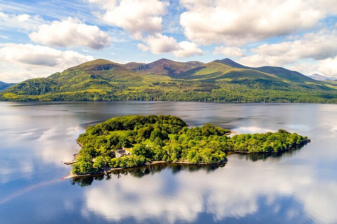 Combination Killarney Jaunting Car Tour and Lakes of Killarney Cruise - Starting beside Ross Castle