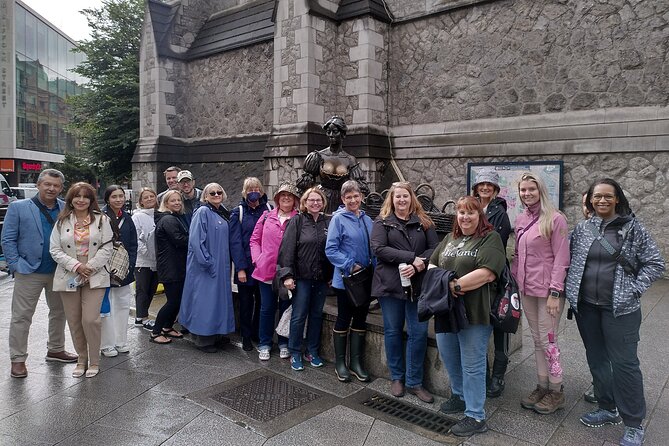 Complete tour of Dublin in Italian - Starting with Molly Malone and Dublin’s everyday legends