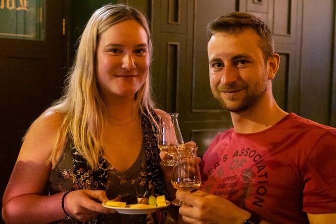 Deluxe Whiskey and Food Tasting in Dublin - Starting with whiskey and food at Lincoln’s Inn