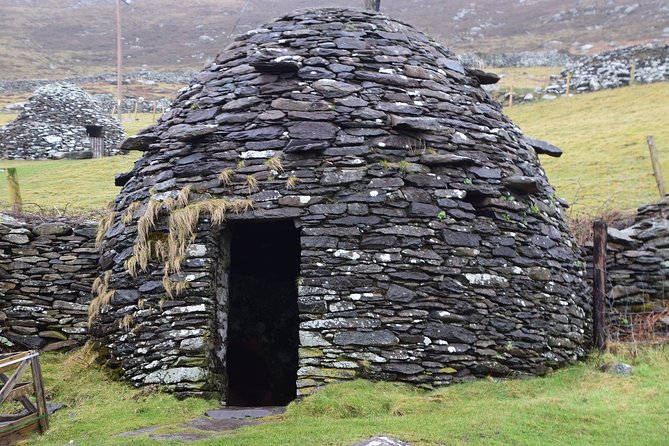 Dingle Peninsula and Slea Head Drive Group Tour - Beehive huts and the baby lamb stop