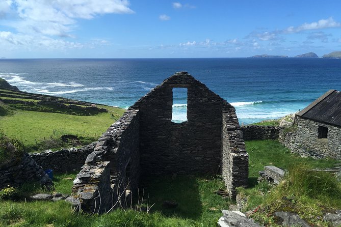Dingle Peninsula & Slea Head Private Day Tour - Cashel Murphy, walls, huts, and a hidden passage