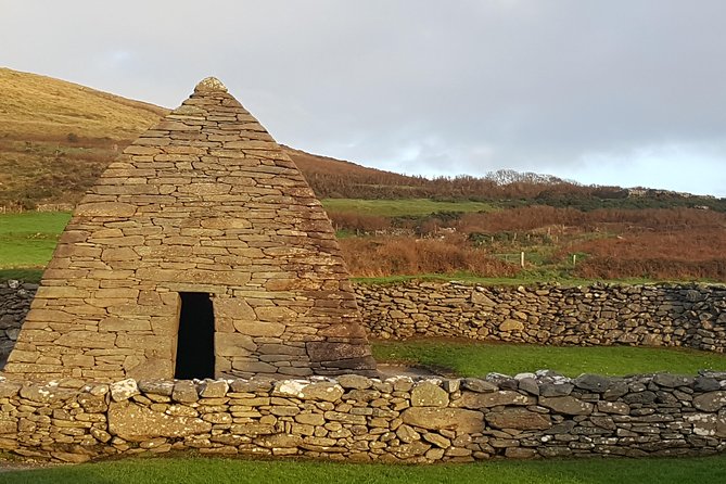 Dingle: Slea Head Drive Tour Full Day - Personal Chauffeur Guide - A local pause at Louis Mulcahy Pottery