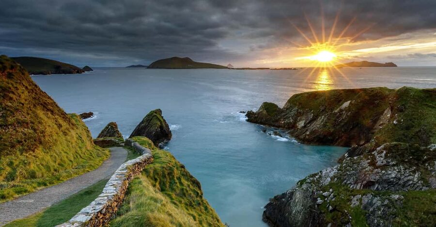 Dingle: Slea Head Sunset & Magic Hours Photo Tour - Coumeenoole Strand, sand, and Atlantic weather