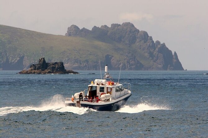 Dolphin & Whale Watching (4hrs) + Blasket Island Landing (3hrs) - The islands known as the Sleeping Giant and Dead Man