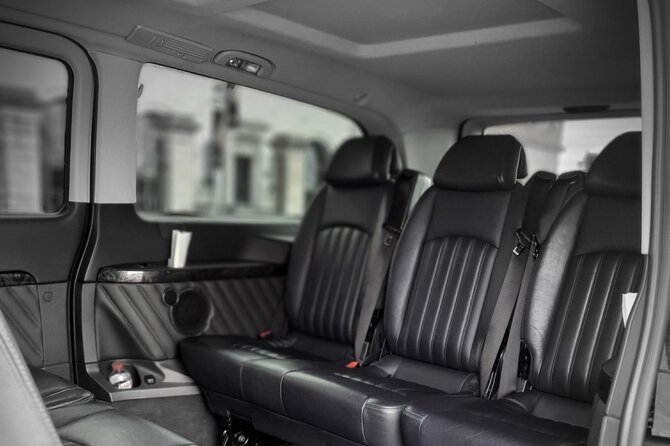 Dublin Airport & City Transfers - A friendly driver can shape your first day