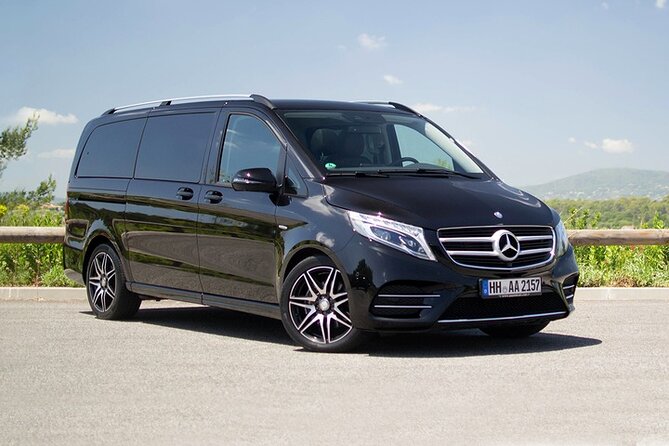 Dublin Airport (DUB) Private Transfer to Dublin City Centre - Meeting your driver at Dublin Airport
