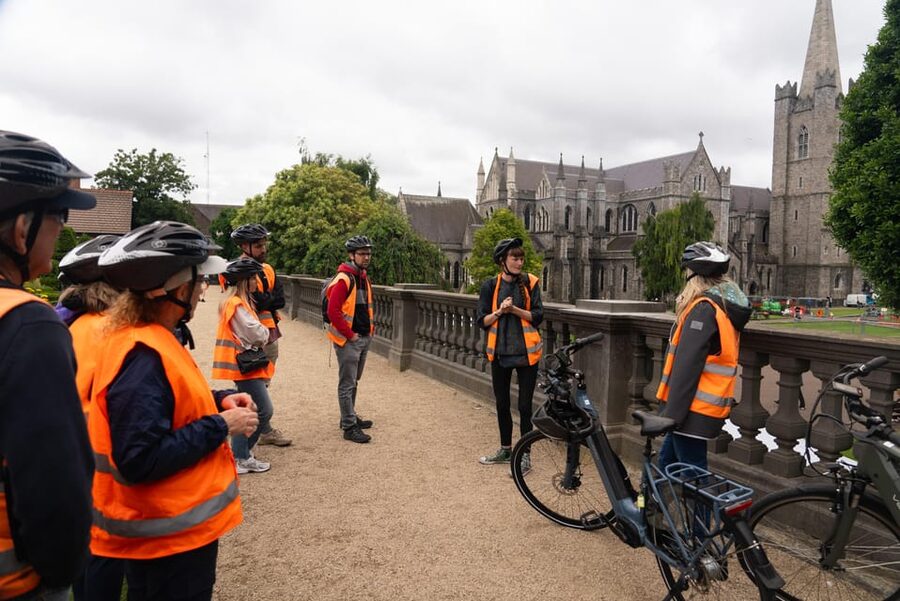Dublin: Bike & E-Bike Tour with a Local Guide - Why a bicycle is a smart way to see Dublin