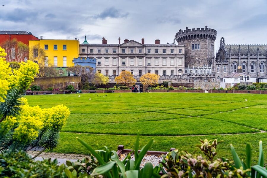 Dublin: Book of Kells, Dublin Castle and Christ Church Tour - City Hall and Dublin Castle courtyards
