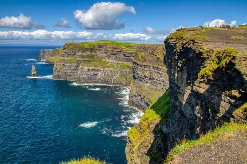 Dublin: Cliffs of Moher, Bunratty Castle and Ennis Day Trip - Bilingual guiding and the role of the guide