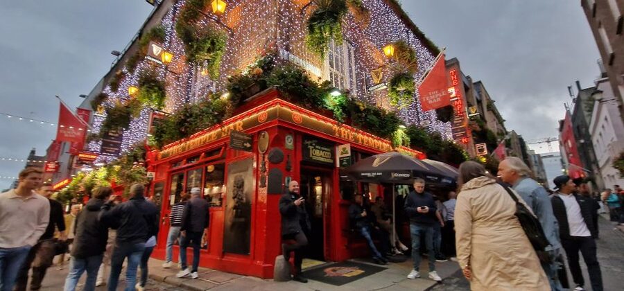 Dublin: Dublin City Highlights Private Guided Walking Tour - Temple Bar beyond the pub signs