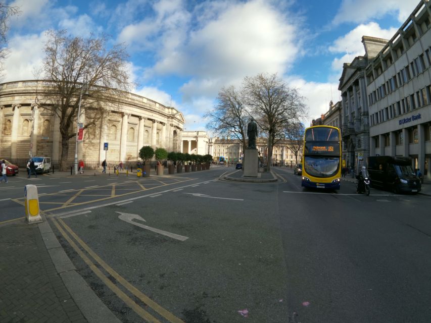 Dublin: Dublin City Highlights Private Guided Walking Tour - College Green and the old Irish Parliament