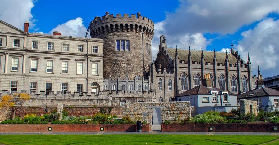 Dublin: Fast-Track Book of Kells Ticket & Dublin Castle Tour - Walking, weather, and access