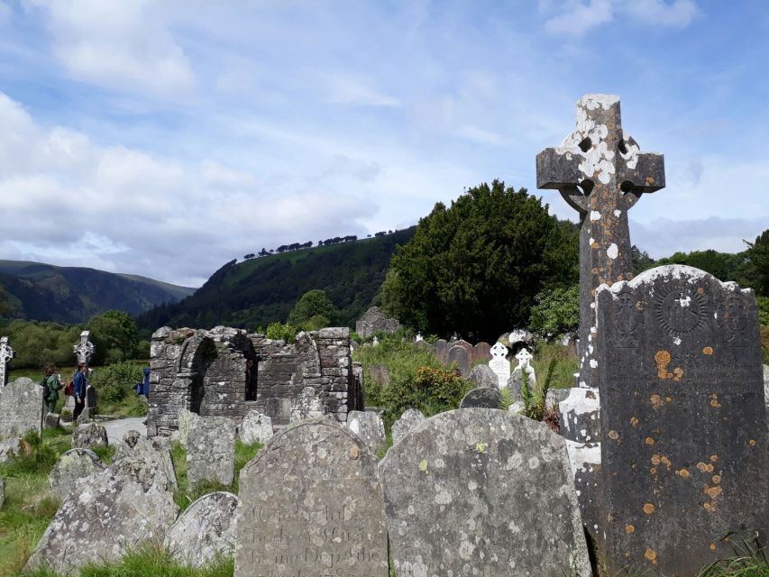 Dublin: Full-Day Wicklow Mountains Tour w/ Glendalough Visit - Italian or Spanish guiding