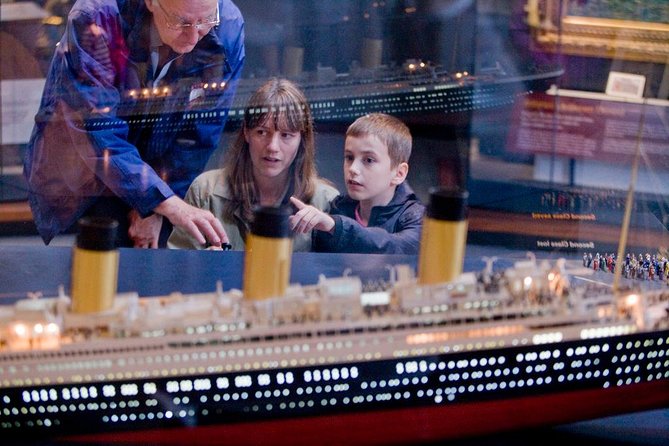 Dublin: Giant's Causeway, Dark Hedges, Dunluce and Belfast Titanic entrance fee - The guide and driver shape the day