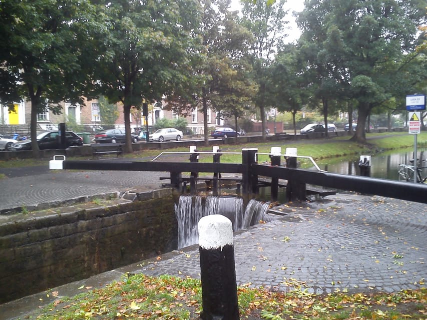 Dublin: Grand Canal Cruise with Dinner - Service and the feel on board