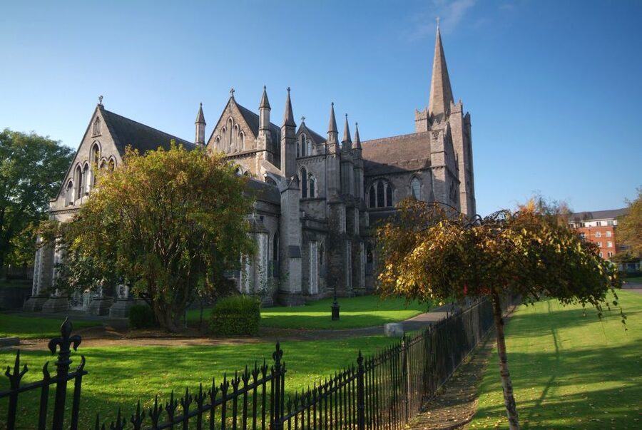 Dublin: Half-Day Private Walking Tour - Famous stops and possible discounted entry
