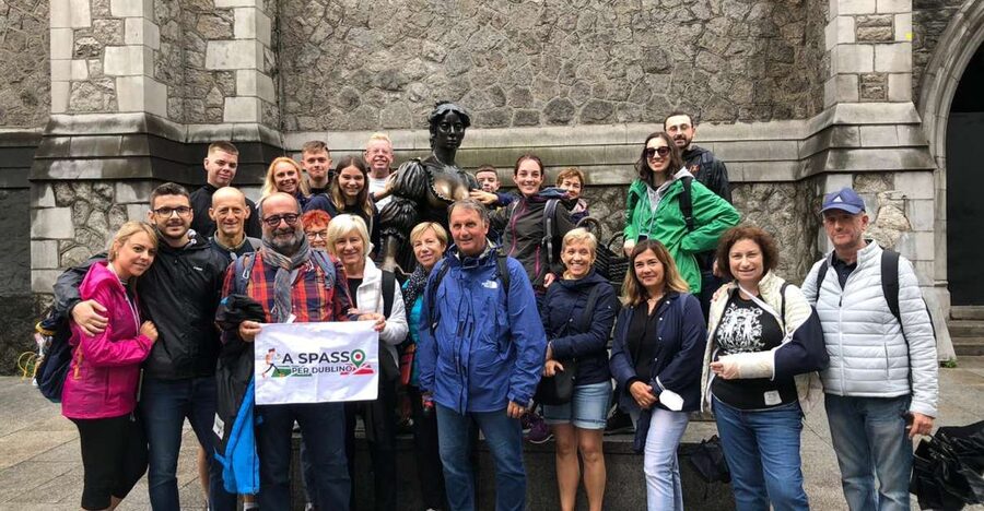 Dublin Highlights: 2.45-Hour Walking Tour in Italian - Key points at a glance