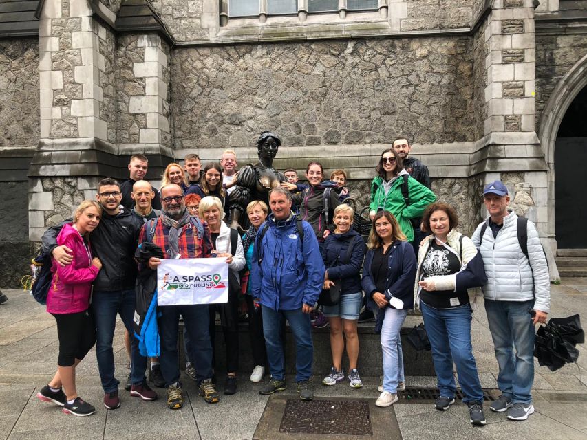 Dublin Highlights: 2.45-Hour Walking Tour in Italian - Dublin Castle and the end of British rule