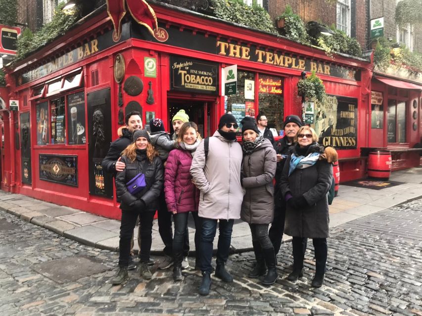 Dublin Highlights: 2.45-Hour Walking Tour in Italian - Crossing the Liffey on the Ha’penny Bridge