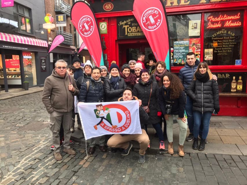 Dublin Highlights: 2.45-Hour Walking Tour in Italian - Starting at Trinity College and meeting Molly Malone