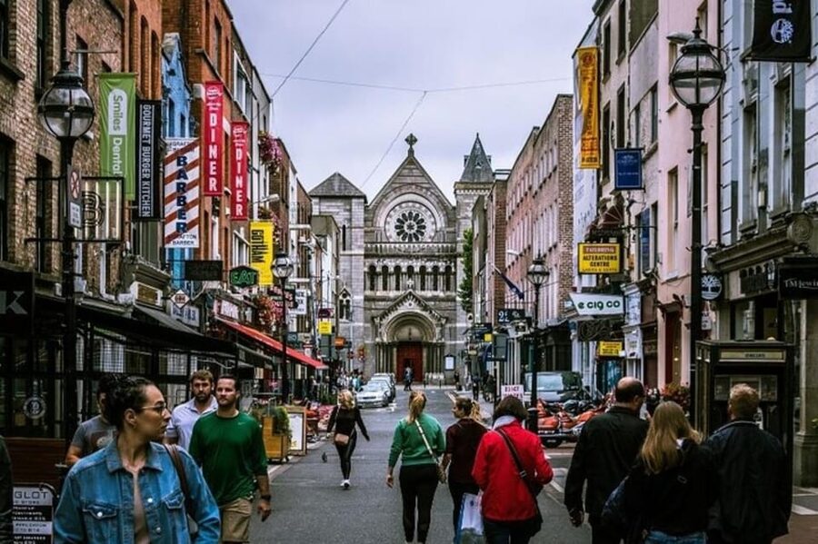Dublin: Highlights and Hidden Gems Walking Tour - Grafton Street closes with music and shopping