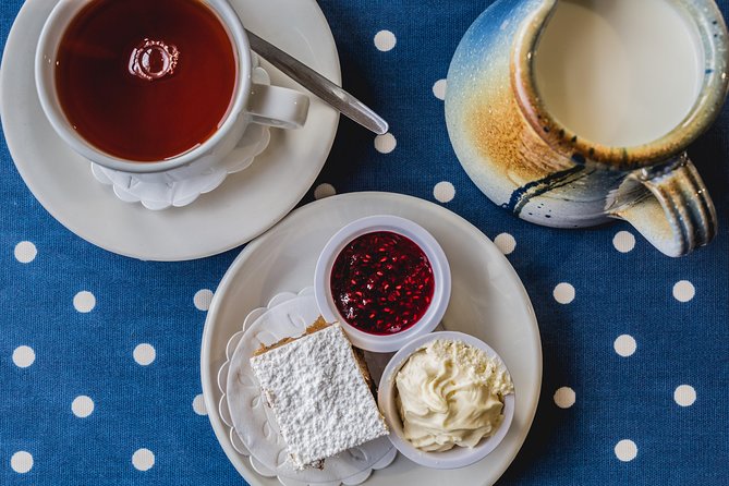 Dublin Historical Centre Food Tour with 8 Food Tastings & Drinks - Warm sausage rolls and a secret bite