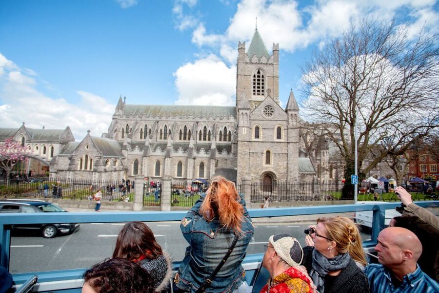 Dublin: Hop-on Hop-off Bus Tour - Temple Bar, Dublin Castle, and the medieval center