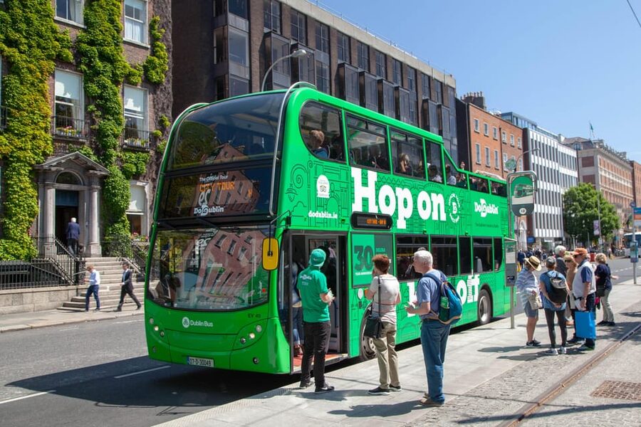 Dublin: Hop-on Hop-off Tour with Live German Commentary - Trinity College, whiskey, and Temple Bar