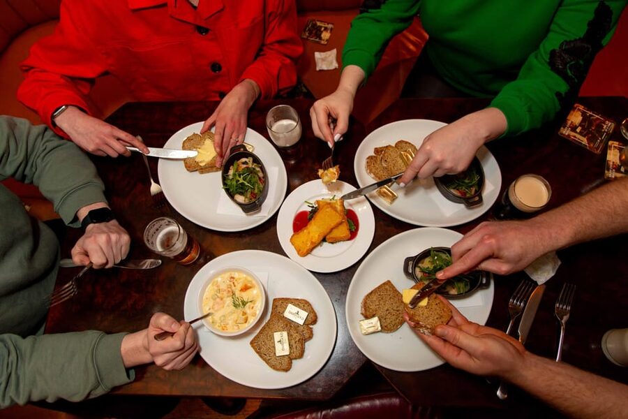 Dublin: Irish Food Trail Walking Tour with 3 Courses - Three Dublin venues make this more than a meal