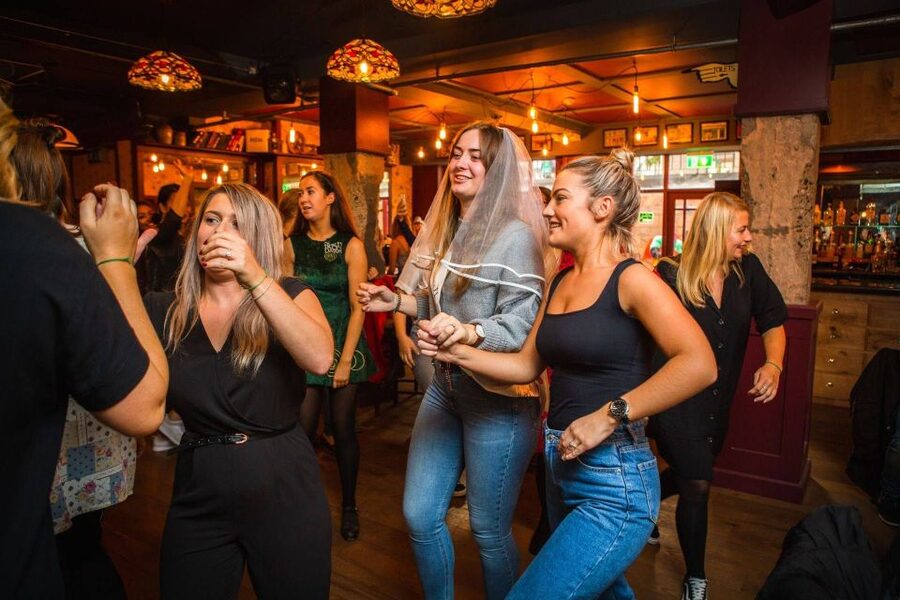 Dublin: Irish Music and Dance Show with Dance Lesson - Food, drinks, and the real cost of the evening