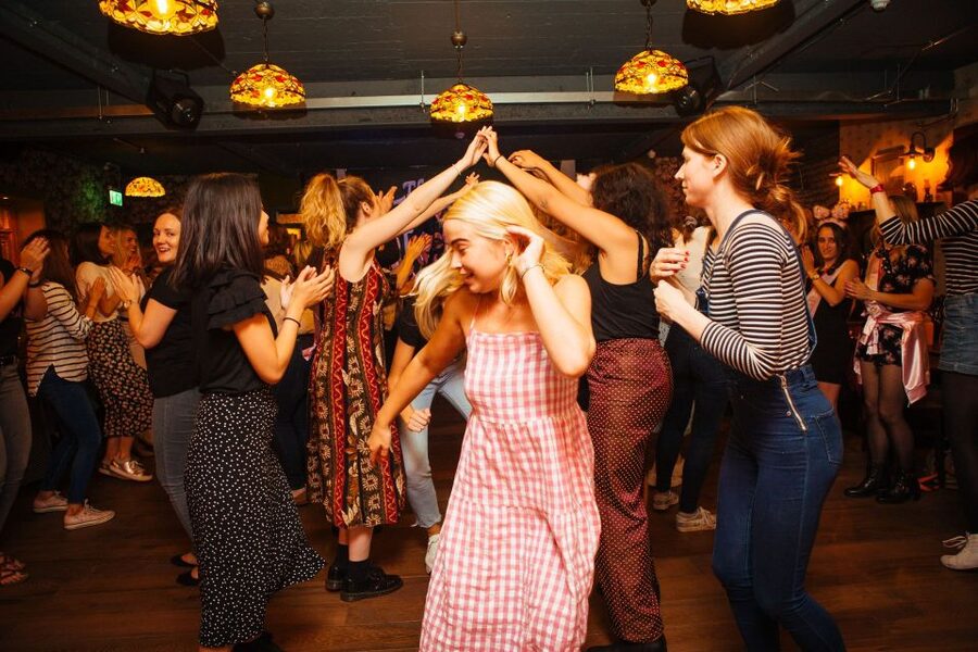 Dublin: Irish Music and Dance Show with Dance Lesson - Who should book this experience