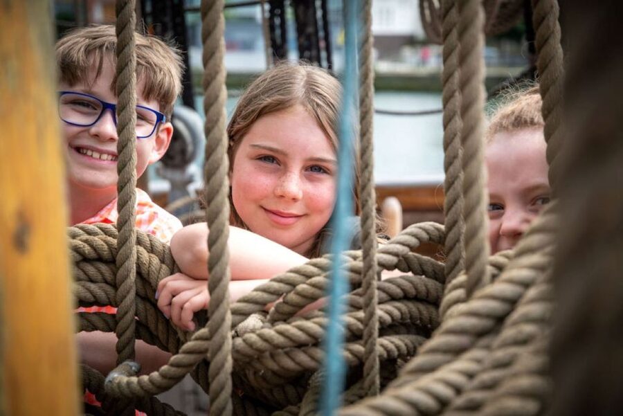 Dublin: Jeanie Johnston Tall Ship Irish Famine History Tour - Guides make the difference