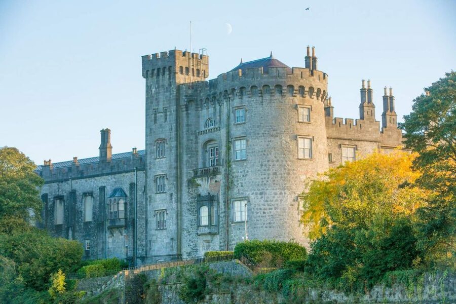 Dublin: Kilkenny, Wicklow & Glendalough Tour & Sheepdog Show - Crossing the Wicklow Mountains