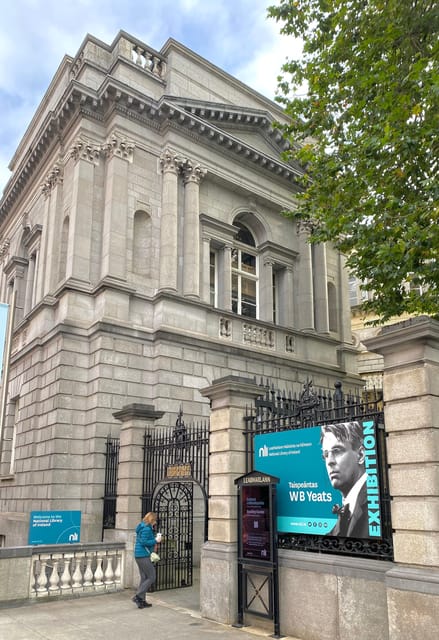Dublin: Literary Walking Tour - Wilde, Yeats & Joyce - Stephen’s Green: Dublin’s literary starting point