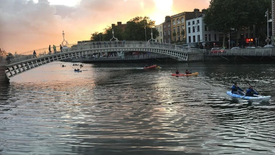 Dublin: Music Under the Bridges Kayaking Tour - A simple itinerary with several memorable pauses