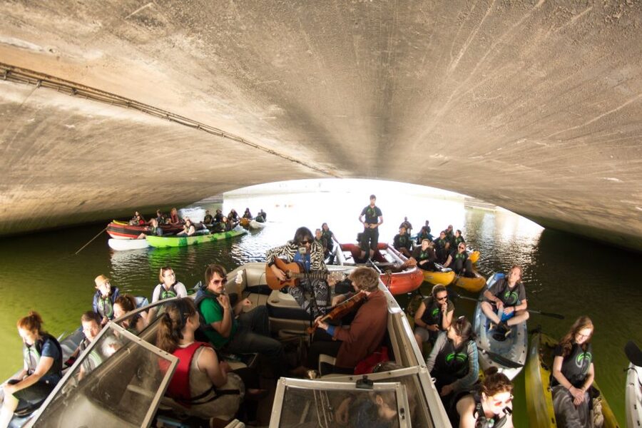 Dublin: Music Under the Bridges Kayaking Tour - How hard is the kayaking?
