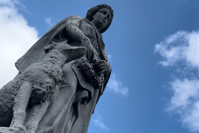 Dublin Mythology and Folklore Tour with Irish Stories and Legends - Grattan Bridge and the details above your head