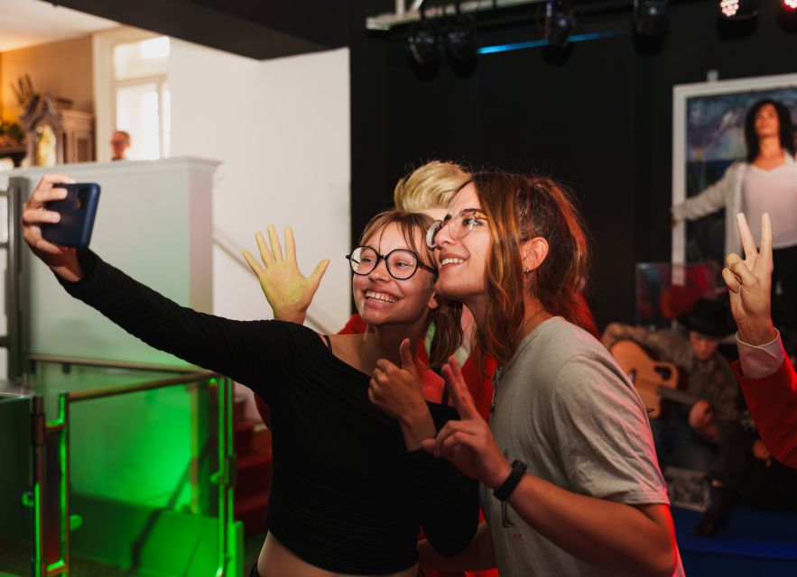 Dublin: National Wax Museum Plus Entrance Tickets - Irish writers and scientists get their own rooms