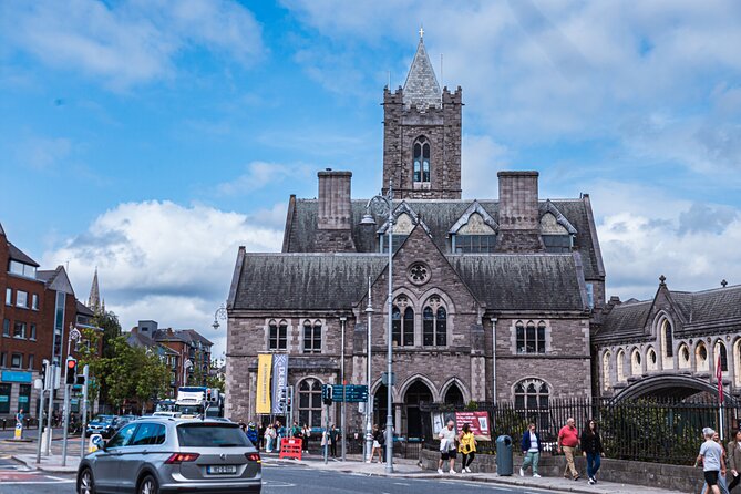 Dublin: Private Chauffeur Tour - St. Patrick’s Cathedral in 15 minutes