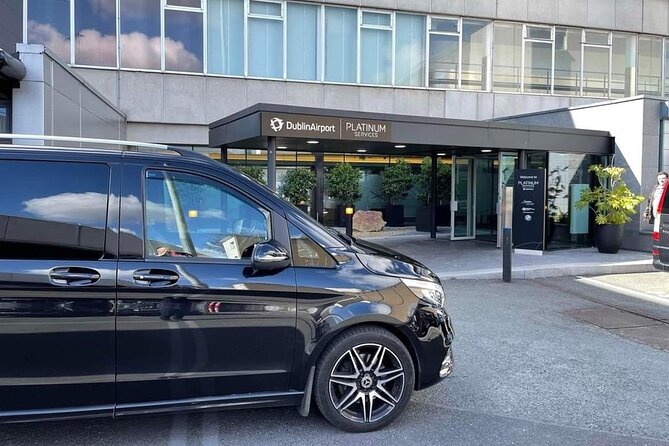 Dublin: Private Chauffeur Tour - Trinity College and its historic campus