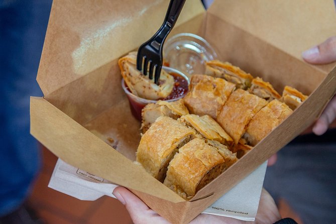 Dublin Private Walking Food Tour With Locals with 10 Tastings - The guides make the biggest difference