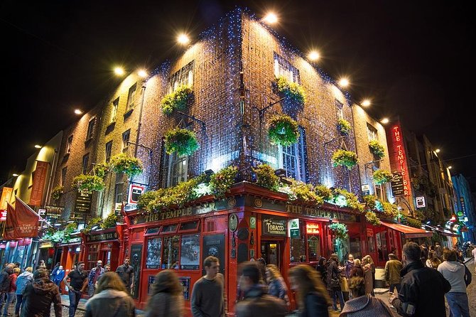Dublin Private Walking Tour with a Local - Ha’penny Bridge, Trinity College, and Dublin Castle