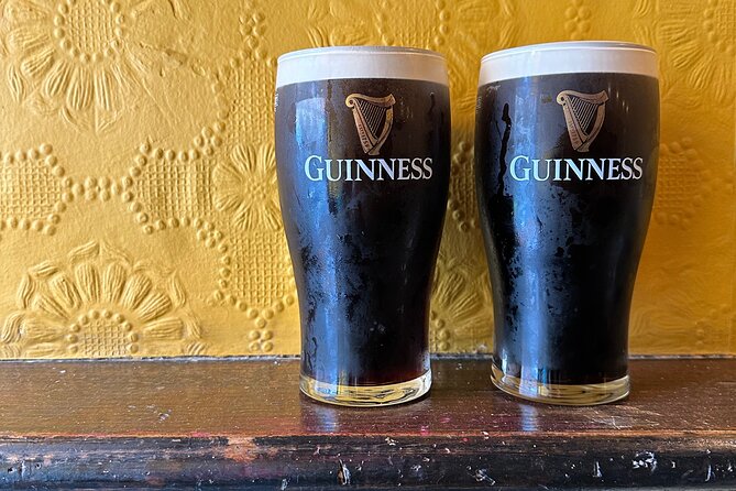 Dublin Pub Tour: Guinness Perfect Pour, Whiskey, Music and More - From Anna Livia to the old city around Christ Church